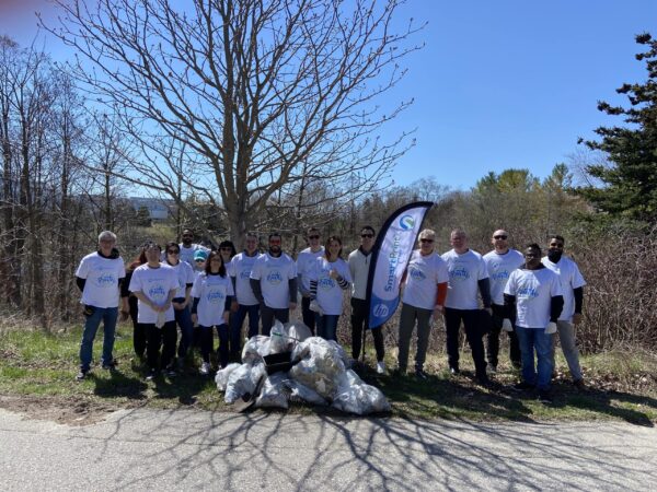 SmartPrint Celebrates Earth Day by Participating in a Corporate 20-Minute Makeover Spring Cleanup